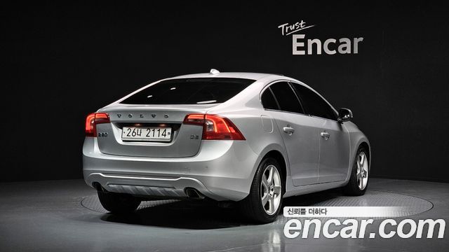 Volvo S60 2011 thumb 3