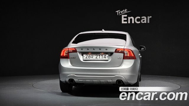 Volvo S60 2011 thumb 5
