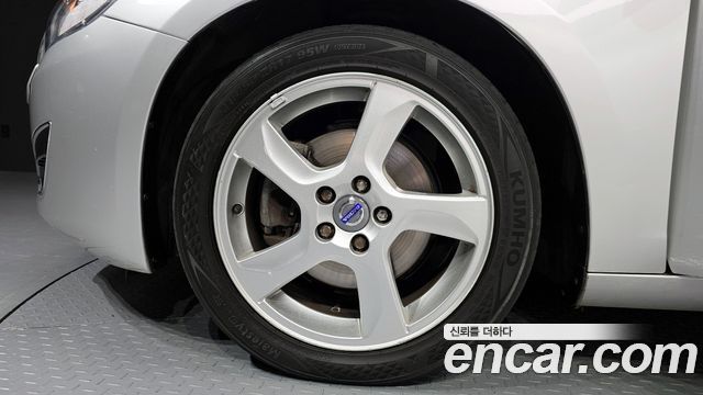 Volvo S60 2011 thumb 6