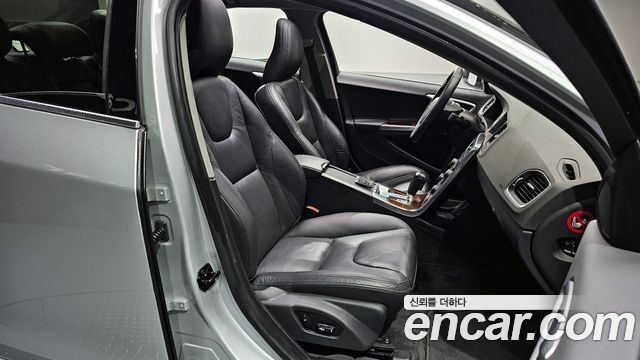 Volvo S60 2011 thumb 10