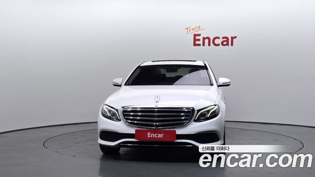 Mercedes-Benz E-Class 2018 thumb 4