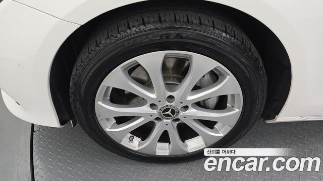 Mercedes-Benz E-Class 2018 thumb 6
