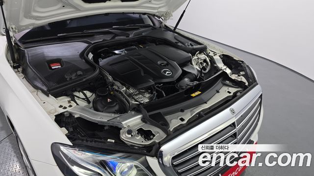 Mercedes-Benz E-Class 2018 thumb 7