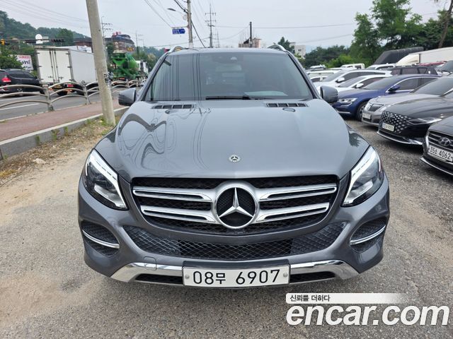 Mercedes-Benz GLE 2018 thumb 12