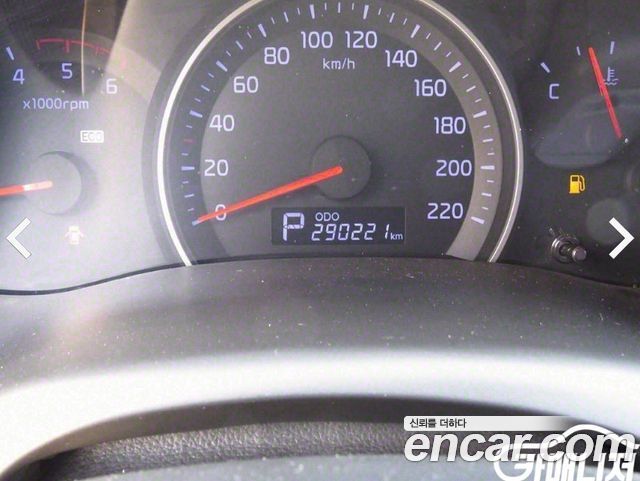 Kia Carnival 2013 thumb 10