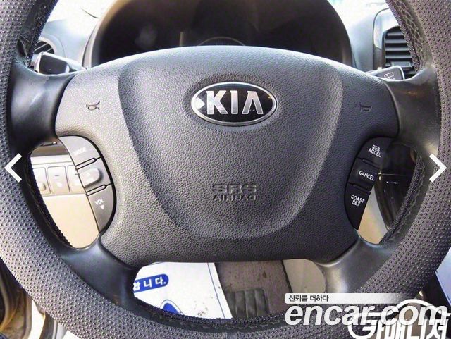 Kia Carnival 2013 thumb 11