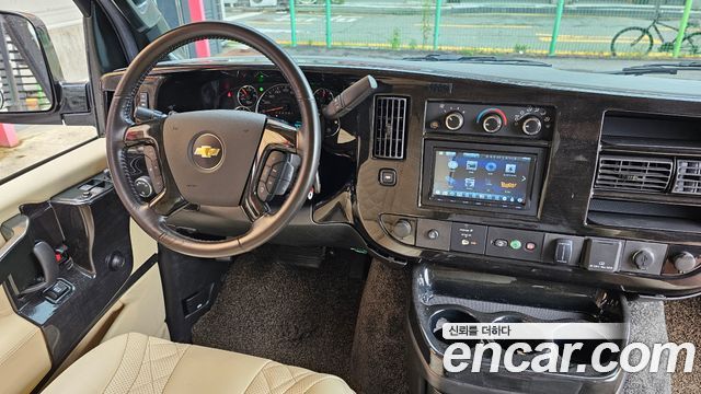Chevrolet Express Van 2017 thumb 8