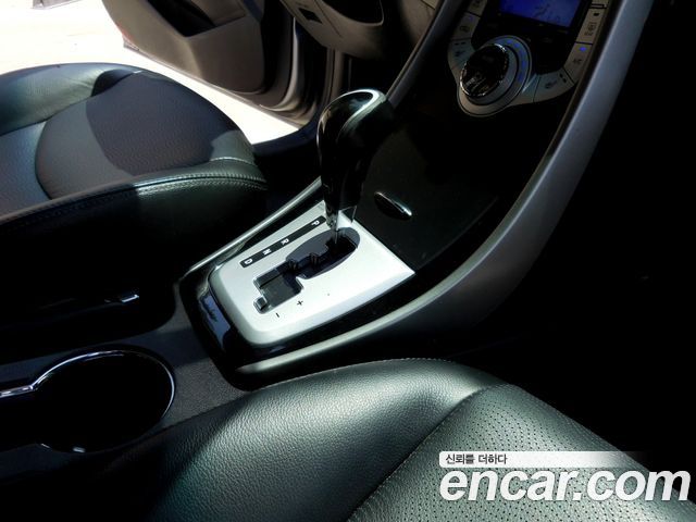 Hyundai Avante 2011 thumb 10