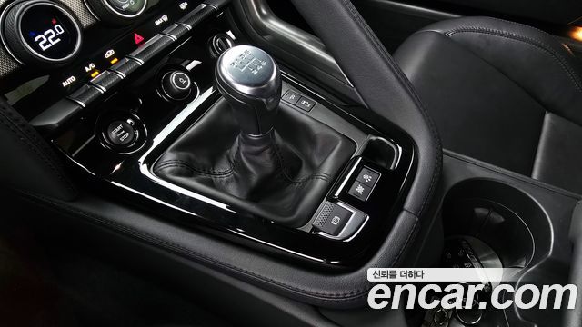 Jaguar F-Type 2015 thumb 10