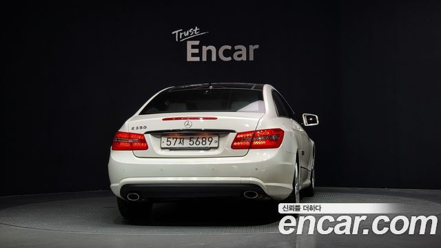 Mercedes-Benz E-Class 2011 thumb 4