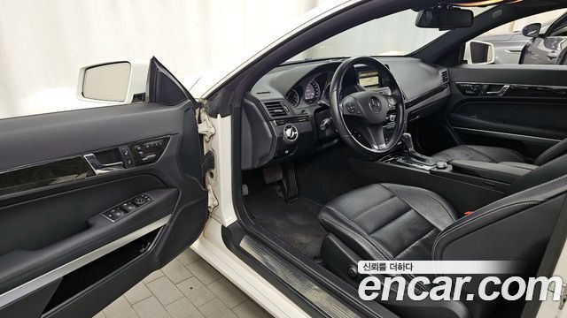 Mercedes-Benz E-Class 2011 thumb 10