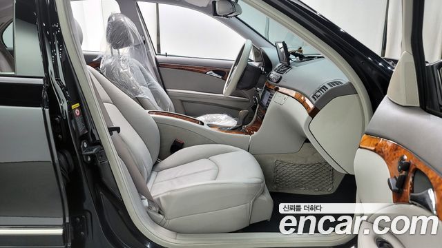 Mercedes-Benz E-Class 2006 thumb 10