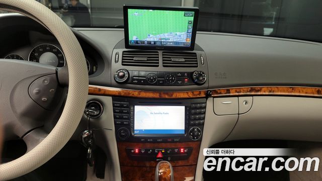 Mercedes-Benz E-Class 2006 thumb 11