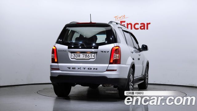 SsangYong Rexton 2013 thumb 5