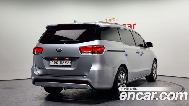 Kia Carnival 2016 thumb 3