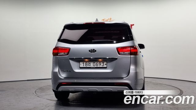 Kia Carnival 2016 thumb 5