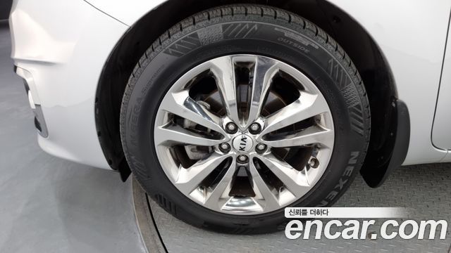 Kia Carnival 2016 thumb 6