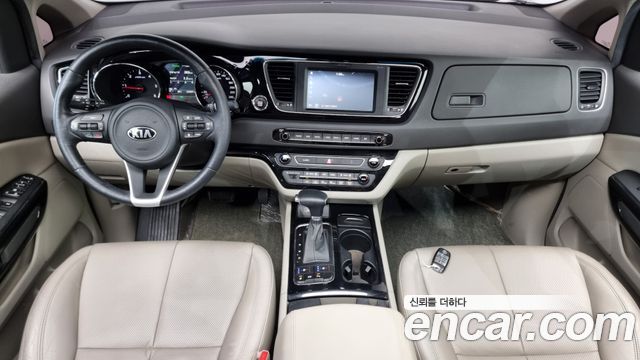 Kia Carnival 2016 thumb 8