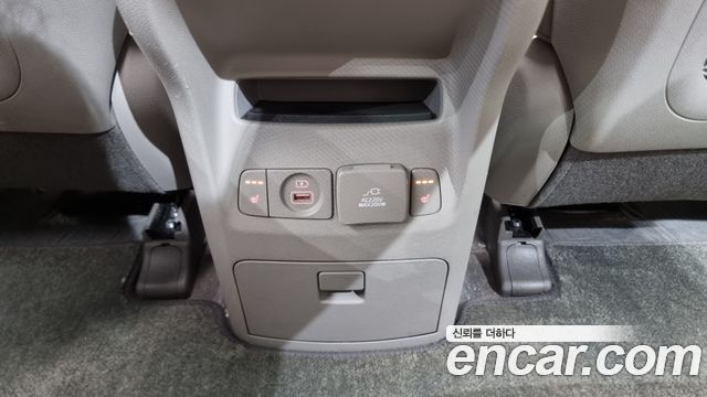 Kia Carnival 2016 thumb 12