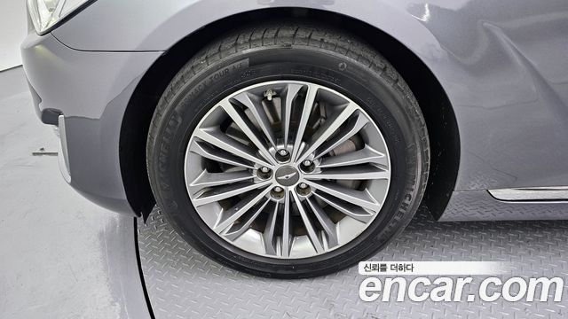 Genesis G90 2016 thumb 6
