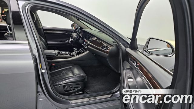 Genesis G90 2016 thumb 11
