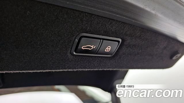 Genesis G90 2016 thumb 12
