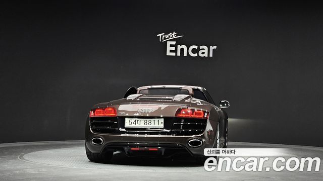 Audi R8 2012 thumb 4