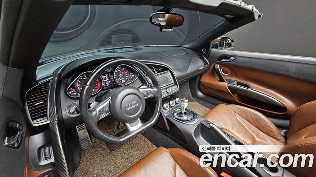 Audi R8 2012 thumb 7