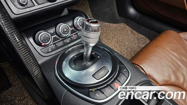 Audi R8 2012 thumb 9