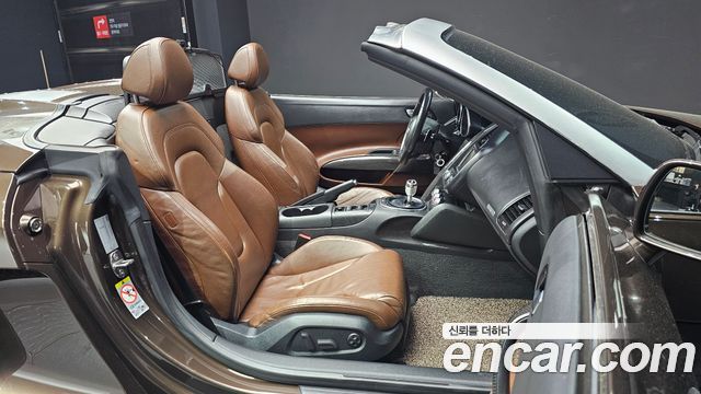 Audi R8 2012 thumb 10