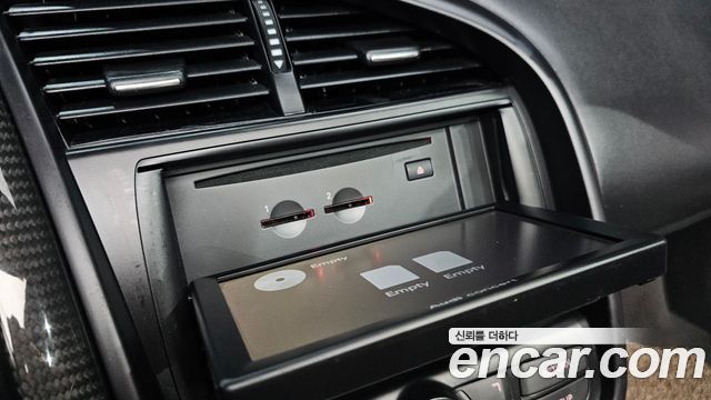 Audi R8 2012 thumb 11