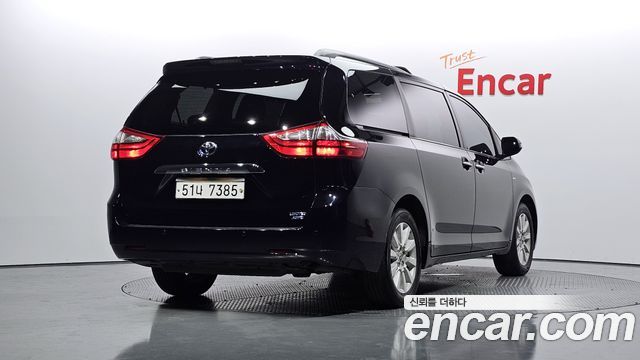 Toyota Sienna 2017 thumb 3