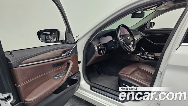 BMW 5 серии 2020 thumb 11