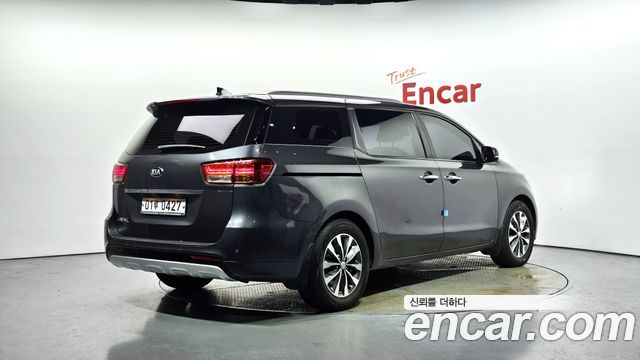 Kia Carnival 2016 thumb 2