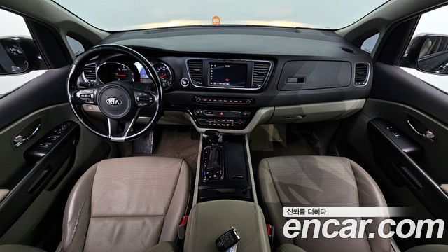 Kia Carnival 2016 thumb 7