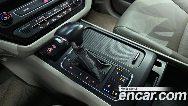 Kia Carnival 2016 thumb 9