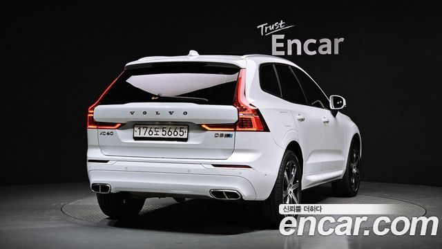 Volvo XC60 2020 thumb 3