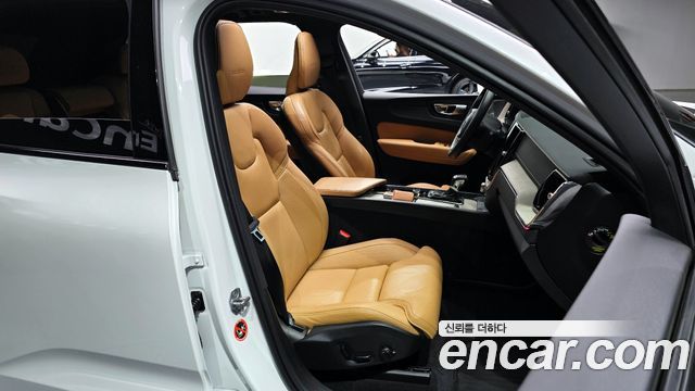 Volvo XC60 2020 thumb 10