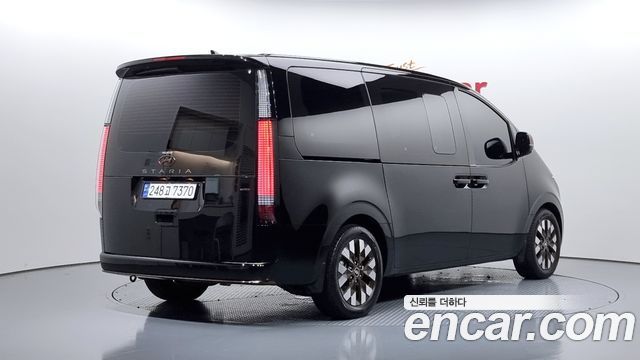 Hyundai Staria 2024 thumb 3