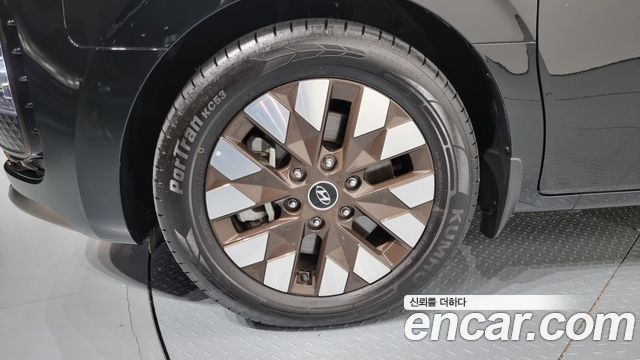 Hyundai Staria 2024 thumb 6