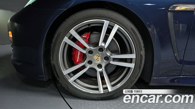 Porsche Panamera 2012 thumb 6