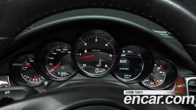 Porsche Panamera 2012 thumb 9