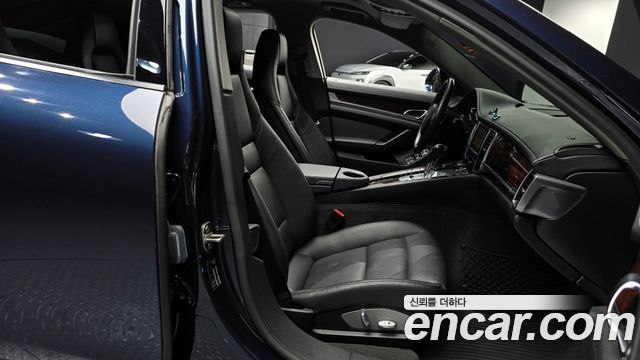 Porsche Panamera 2012 thumb 11