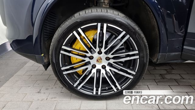 Porsche Cayenne 2015 thumb 6