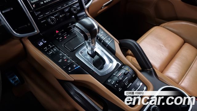 Porsche Cayenne 2015 thumb 10
