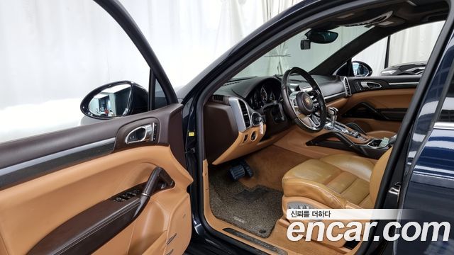 Porsche Cayenne 2015 thumb 11