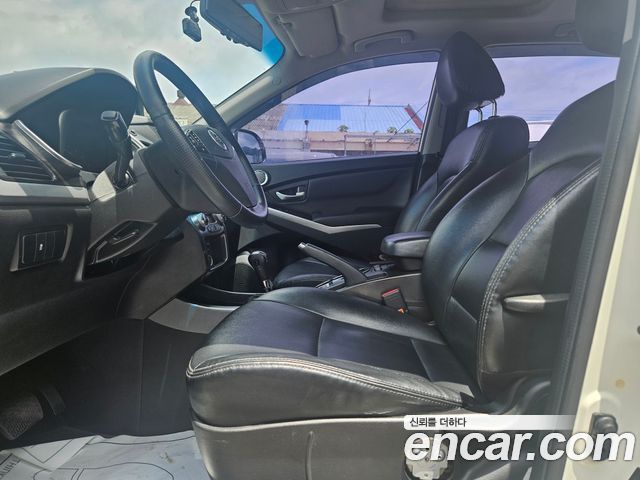 SsangYong Korando 2013 thumb 11