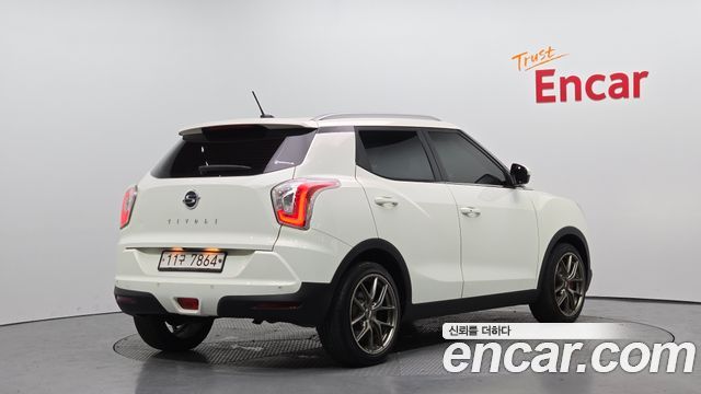 SsangYong Tivoli 2015 thumb 3