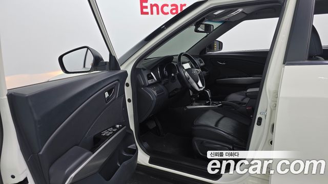 SsangYong Tivoli 2015 thumb 11