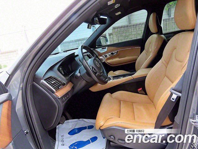 Volvo XC90 2018 thumb 6